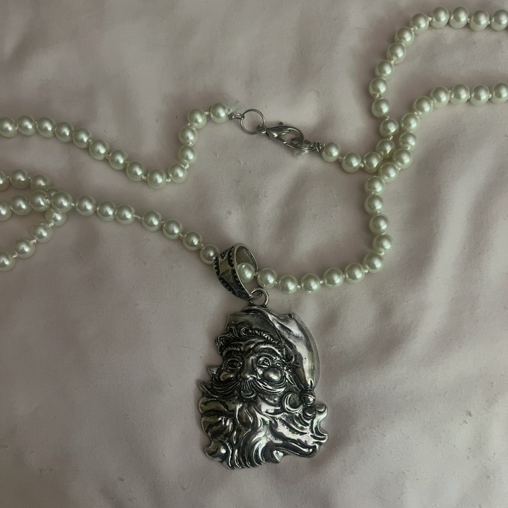 Silver Pearl Santa necklace. 30 inch